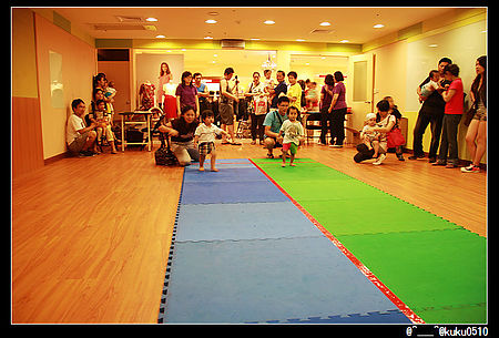 201205小企鵝來廣三SOGO玩疊疊樂